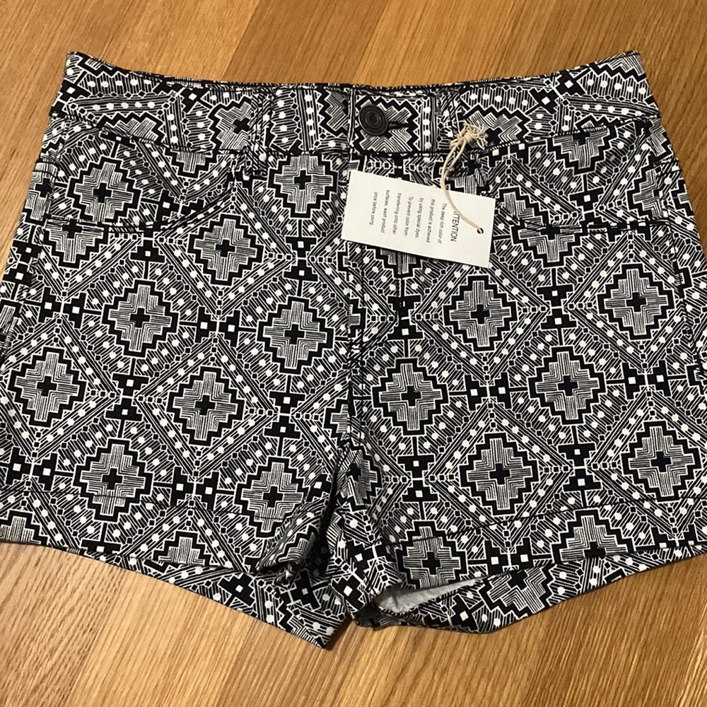 pattern high waisted shorts.